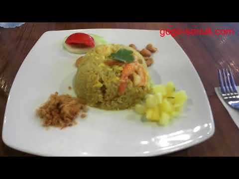 Lunch at Thai restaurant Thai Express at Royal Garden Plaza