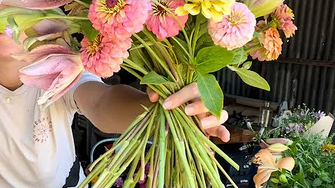 Hand Tied Spiral Bouquet Technique