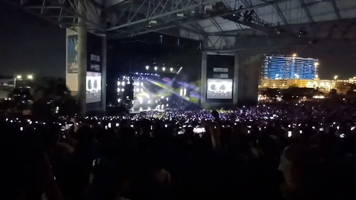 Busta bringing down the house in Tampa!