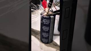 •© Bəs sizcə burdakı kondensatorları dövrəyə ardıcıl qoşmuşam yoxsa paralel ? Və niyə ?...