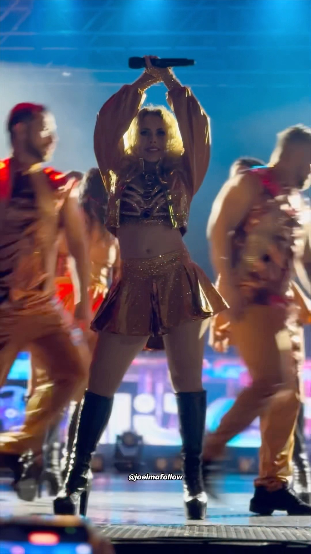 Joelma estreando novo figurino