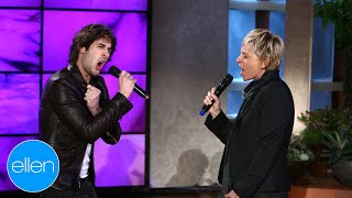 Josh Groban & Ellen Sing 'Total Eclipse of the Heart' Resimi