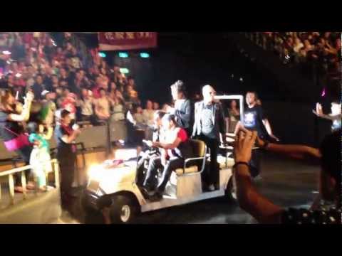 2012.10.20 伍佰&China Blue大感謝世界巡迴演唱會 高雄場 坐車到小舞台