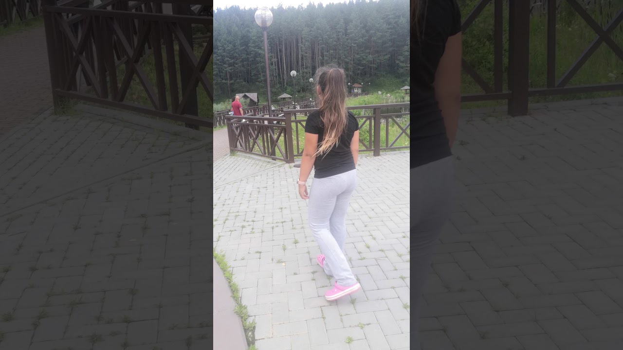 Лада гуляет голой