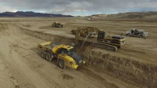 Cat 345 loading HM400's