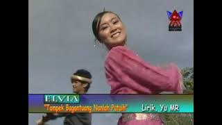 Dendang Minang Elvia - Tampek Bagantuang Nan Lah Putuih ( Official Musik video)