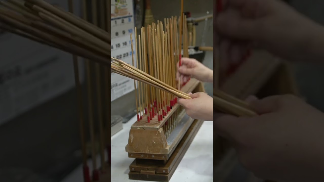Have you seen a Japanese candle made by hand, from raw materials to the finish? #candle #asmr