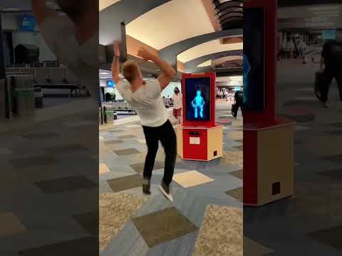 Không thể bắt chước được động tác nhào lộn 😂