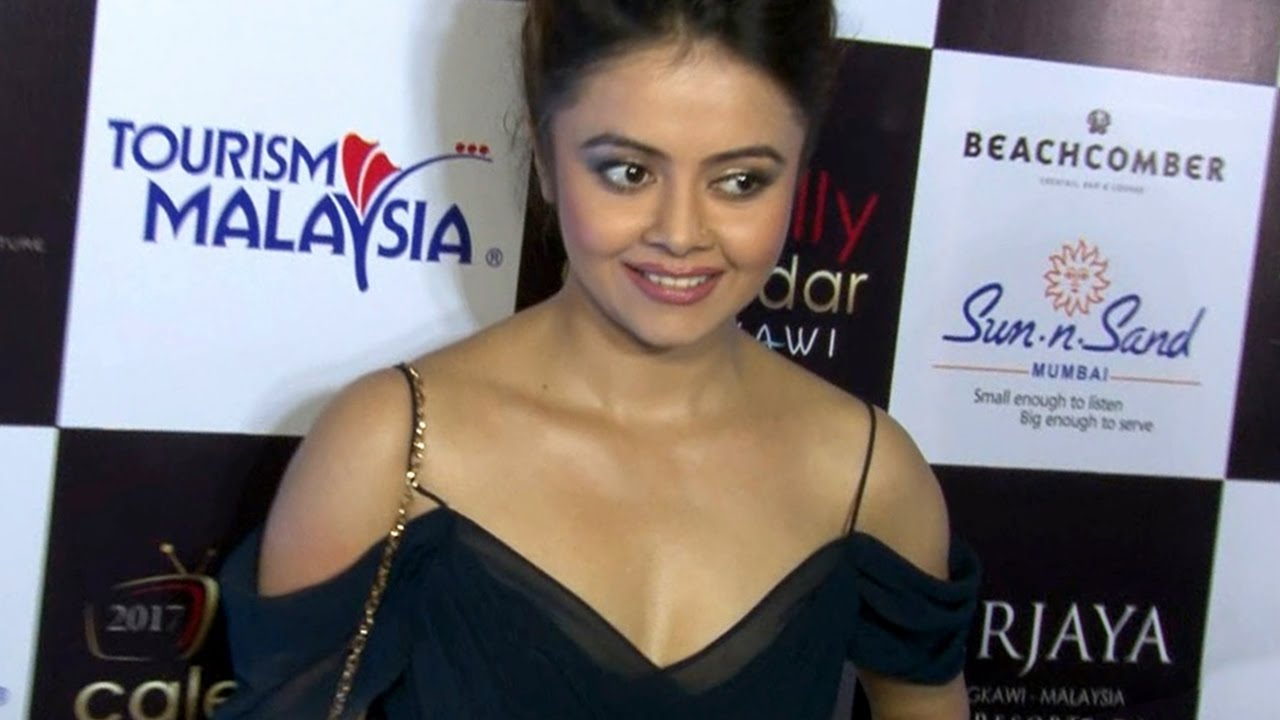 Saath Nibhana Saathiya's HOT Devoleena Bhattacharjee CLEAVAGE show | Video  - YouTube