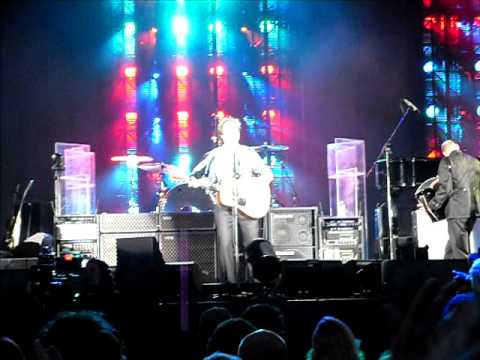 Paul McCartney live Hampden Glasgow 20.06.2010 Mull of Kintyre with pipe band.AVI