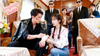 On the train, everyone avoids the mafia boss, only the country girl heals his wounds. Love arrives!