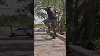 When you see another 40yo dad who also skates curb.#instantfriend #skatedad #curbtherapy