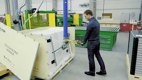 VacuPowerLift Handling Solar Panels