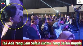 Jokowi \u0026 Iriana Ikut Nyanyi Satu-Dewa-19 Duet Bareng, Maju Didepan, Arri Lasso Turun Panggung Hormat