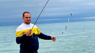 Ставрида на самодур в мае) рыбалка на море в Геленджике!