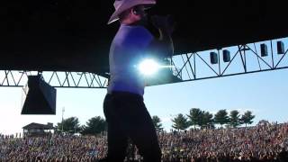 Dustin Lynch - Intro/To The Sky - Burgettstown, PA (7/22/16)