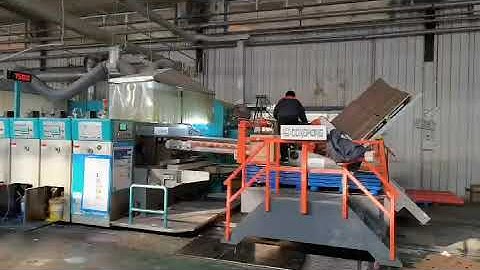 Automatic corrugated cardboard pre-feeder machine