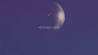 Смотреть клип Stephanie Quayle - Strange Club (Lyric Video)