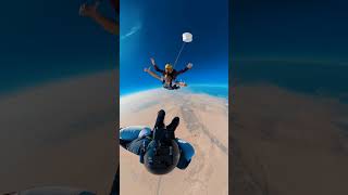 Прыжок с парашютом в Дубае, ОАЭ | Сколько стоит прыгнуть в тандеме в Эмиратах