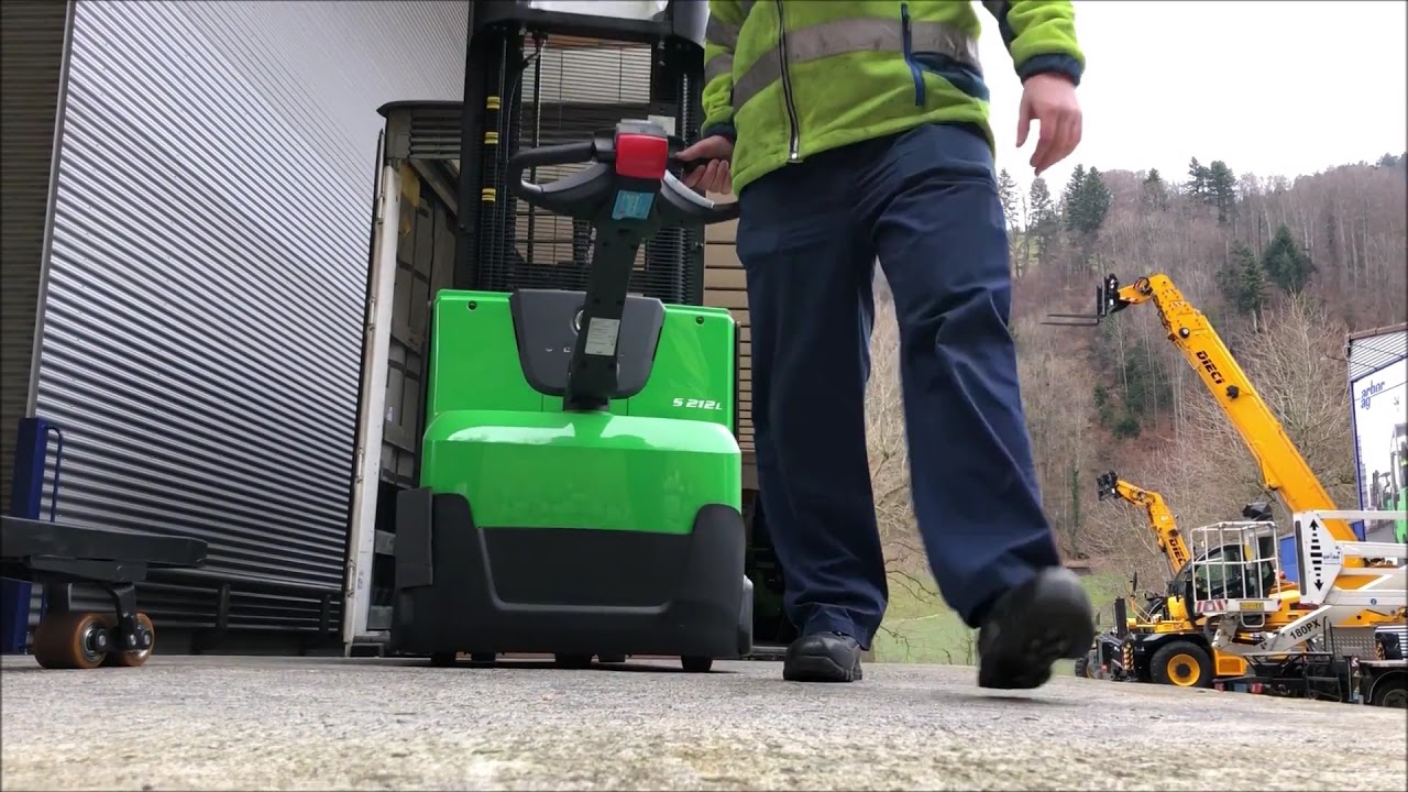 CESAB Deichselstapler ausladen bei Arbor AG