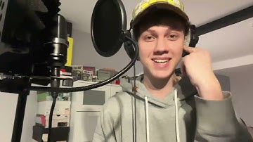 elyaplugg записывает трек в прямом эфире для доры