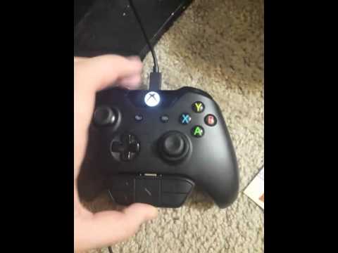 Xbox one controller turns off when you plug in mic - YouTube