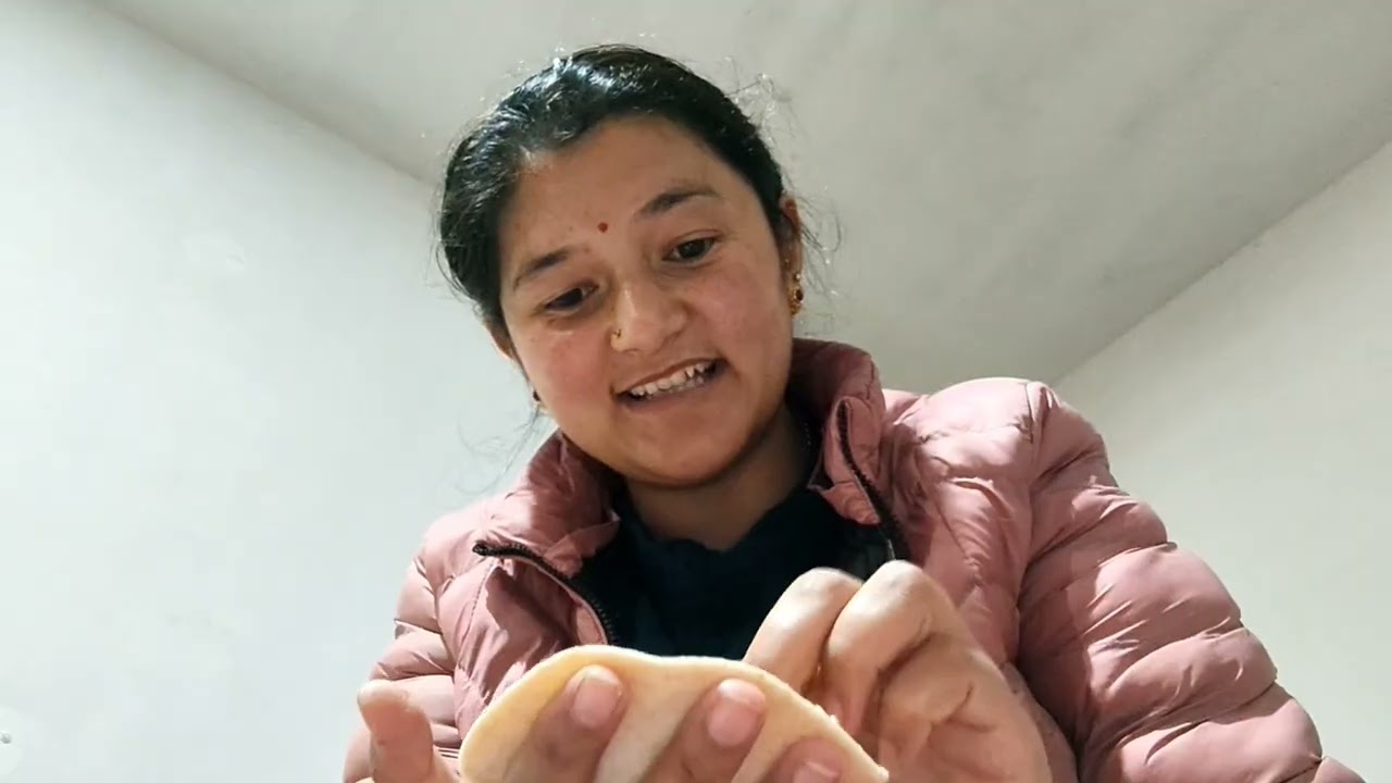 देखते है आज मोमो में क्या क्या निकलता है