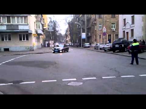 Кортеж Януковича на перекритих вулицях