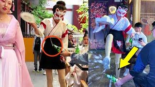 帅哥非要美女服务员用脚开瓶，这么无理的要求，她能成功吗？#汉服 #搞笑 #ttc #功夫 #funny #整蛊