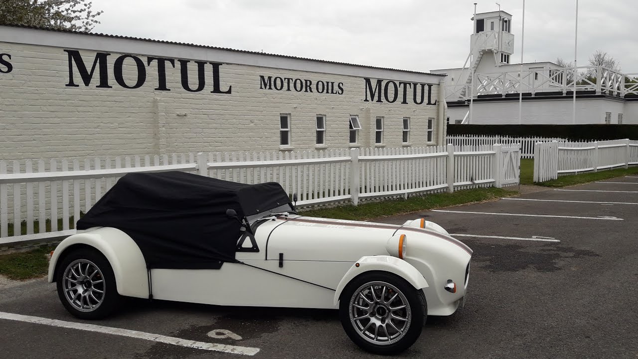 Goodwood Aerodrome Cafe, approach from main entrance
