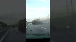 Момент аварии автобуса с детьми на трассе в Подмосковье  #pricolis #авто #automobile #момент #авария