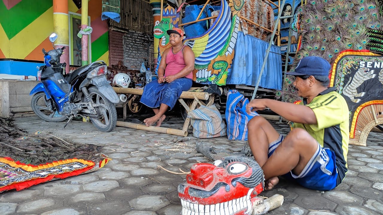 BOPO MARKASAN DAN PEMBARONGNYA MEMPERBAIKI DADAK MERAK & BARONG KEPRUK MILIK GEMBONG BAWONO - VLOG