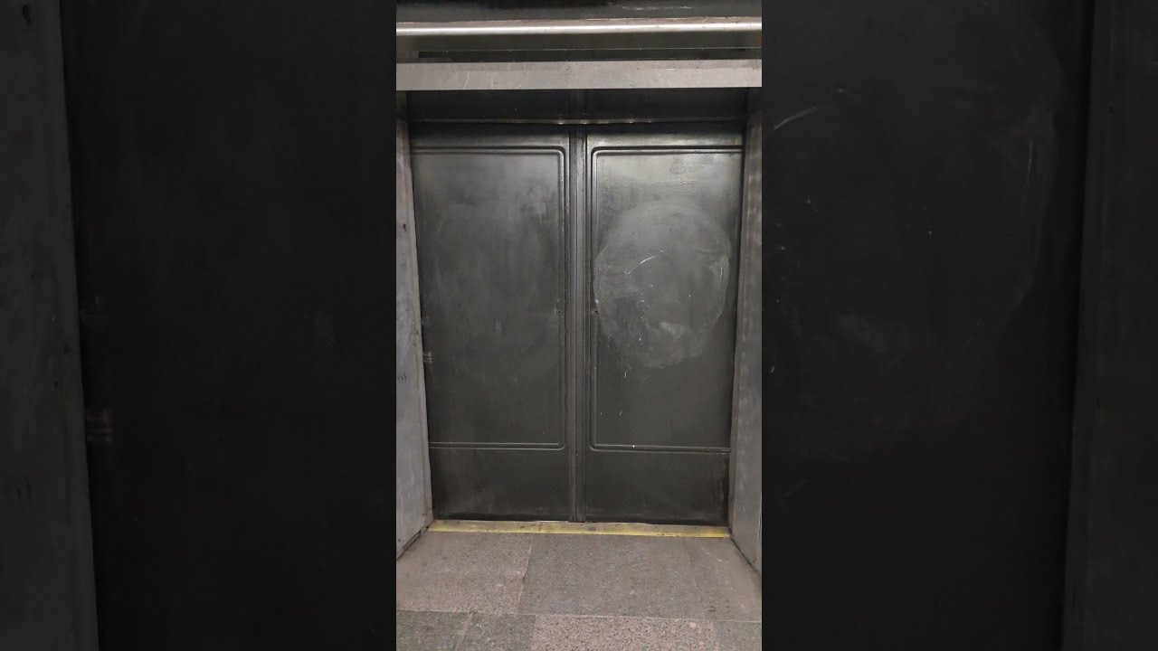 время закрытия станций метро Санкт-Петербурга