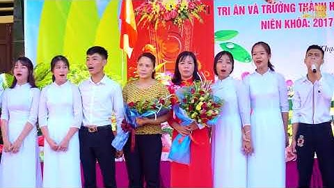 Cả trường khóc nức nở khi nghe tập thể lớp 12 hát trong lễ tổng kết năm học 2020