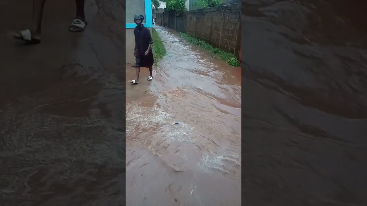 chuvas fortes em Moçambique devastam e deixam familias em risco em alguns bairros de Maputo