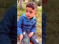 حزين طفل صغير السن يفعل الخير من اجل طفل فيديو حزين جدا حزين طفل صغير السن يفعل الخير من اجل طفل فيديو حزين جدا