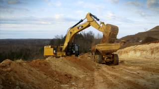 Cat® 374F Large Excavator at Work | Truck Loading