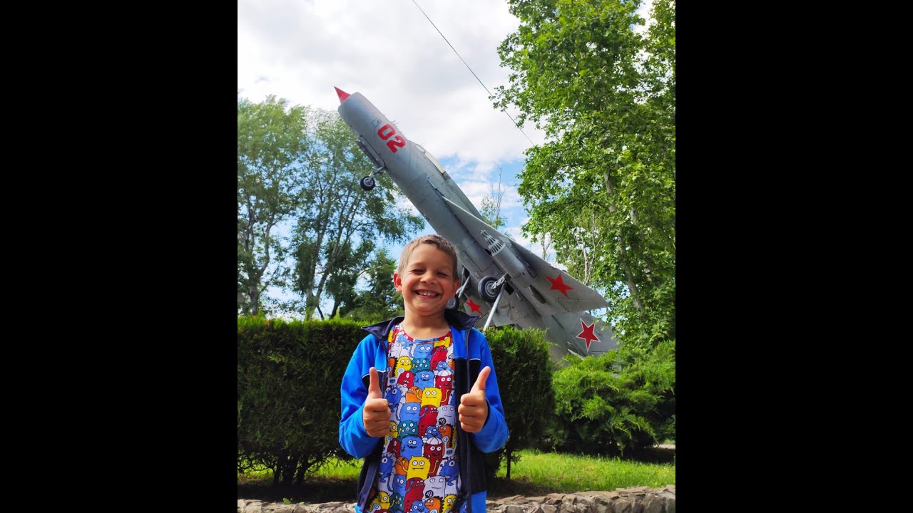 Военная техника. Самолёт, танк, Катюша и подводная лодка.