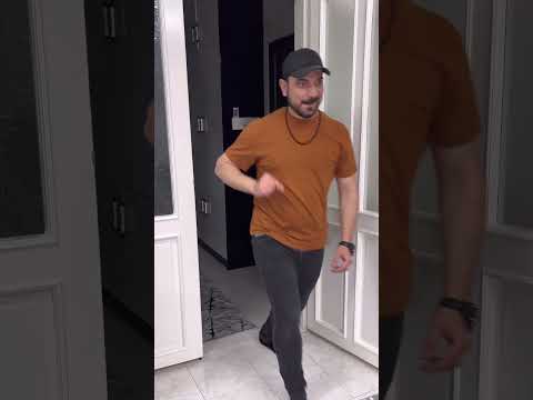 ضربني بالأبرة على بطني فكر بالونة