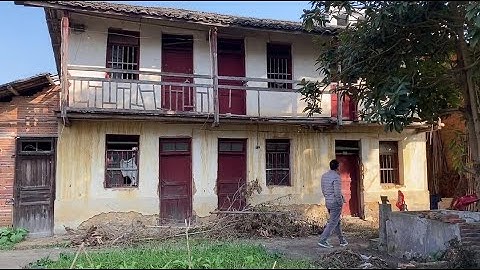 The husband bought a dilapidated house that had been abandoned for 30 years and renovated it
