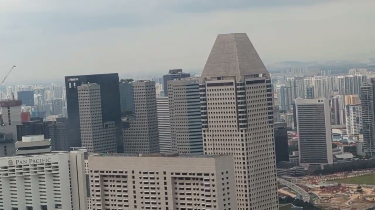 Witnessing Singapore's beauty!What a view of the city and the F1 track. 