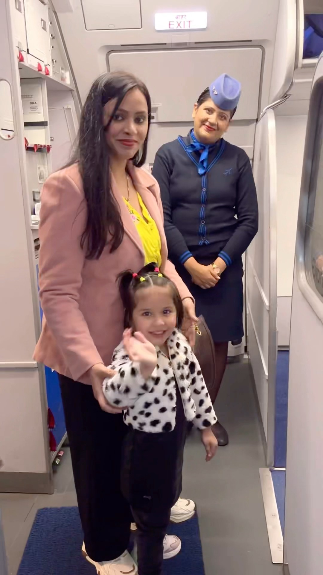 Vedika or mumma gaye aeroplane me??