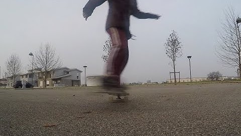 Longboard  trick: pivot