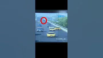 حادث سياره لاندكروز اشترك للمزيد من المقاطع 