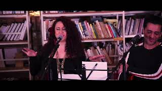 Download Lagu Bi Zakir bel kharif - Fairuz (Live at Barzakh Bookshop)- Stephany El Khoury | بيذكر بالخريف - فيروز MP3