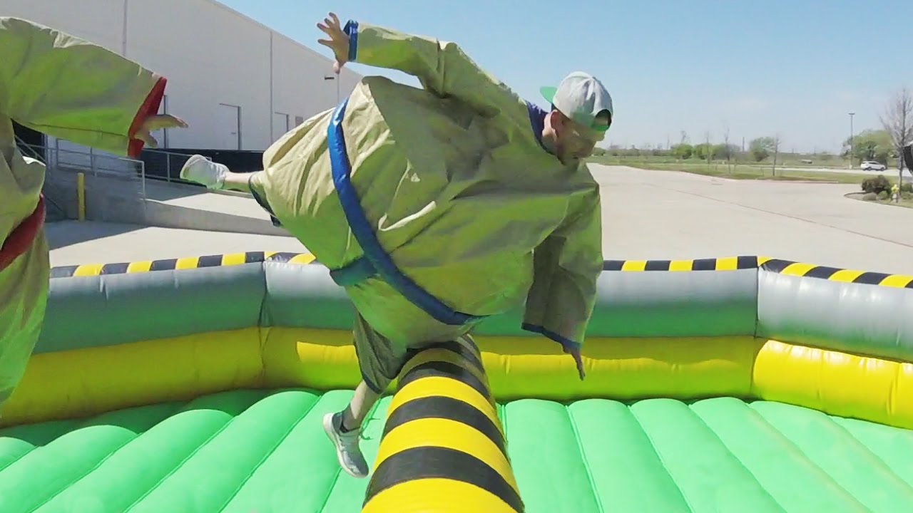 Giant Sumo Battle | Dude Perfect Giant Sumo Battle | Dude Perfect #1