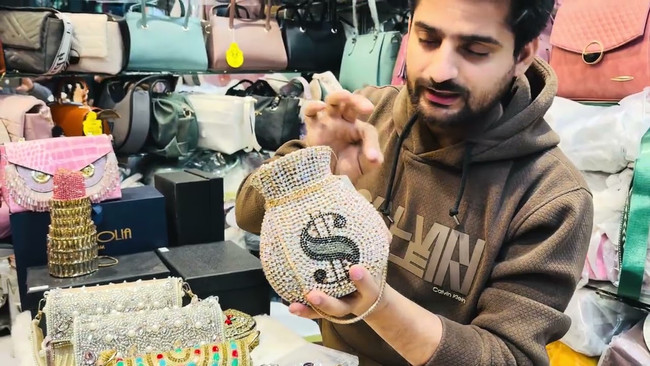 Ladies handbags & party purpose clutchs 