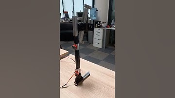 Table top reaction wheel trajectory tracking