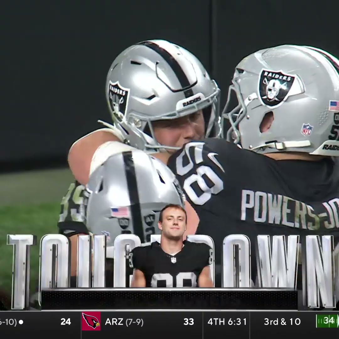 Brock Bowers catches for a 12-yard Touchdown vs. Los Angeles Chargers