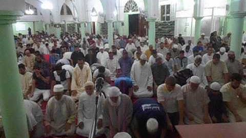 صلاة التراويح من مسجد السنة يوم 17رمضان 1437 هـ تلاوة عطرة من شيخ إبراهيم